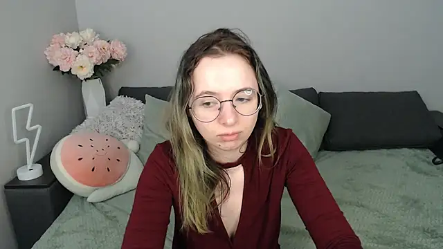 Snapshot of Mini_Diva chatting on September 19, 2025, 8:05 am Mini Diva online show from September 19, 2025, 8:05 am