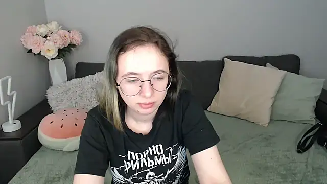 Snapshot of Mini_Diva chatting on September 26, 2025, 8:07 am Mini Diva online show from September 26, 2025, 8:07 am