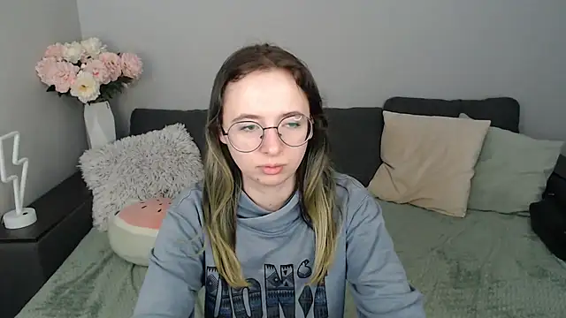 Snapshot of Mini_Diva chatting on September 27, 2025, 8:08 am Mini Diva online show from September 27, 2025, 8:08 am