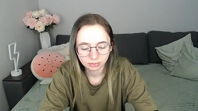 Snapshot of Mini_Diva chatting on September 29, 2025, 8:08 am Mini Diva online show from September 29, 2025, 8:08 am