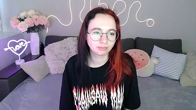 Snapshot of Mini_Diva chatting on November 5, 2025, 9:20 am Mini Diva online show from November 5, 2025, 9:20 am