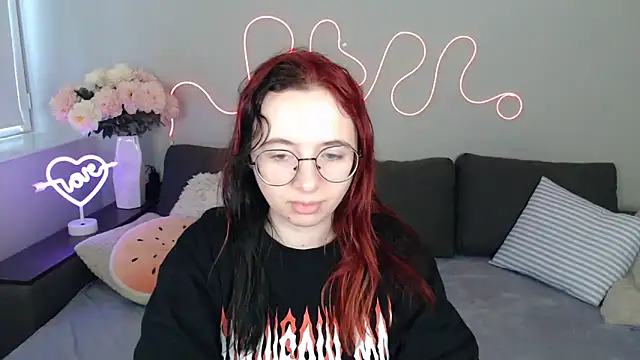 Snapshot of Mini_Diva chatting on November 11, 2025, 9:09 am Mini Diva online show from November 11, 2025, 9:09 am