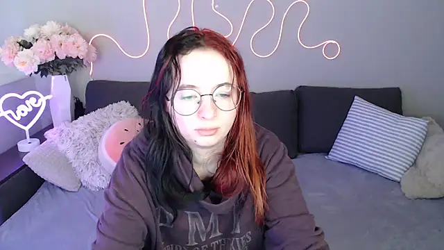 Snapshot of Mini_Diva chatting on November 16, 2025, 9:04 am Mini Diva online show from November 16, 2025, 9:04 am