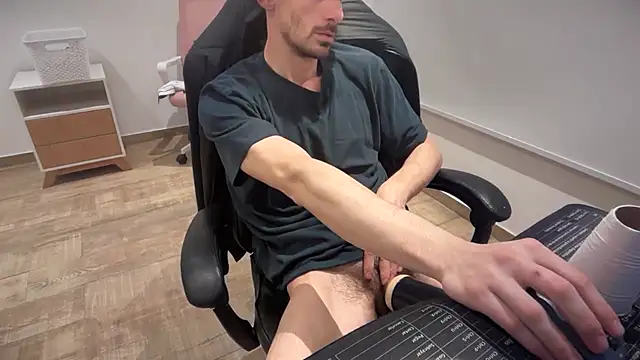 nicolaaaaas online show from September 9, 2025, 8:25 am