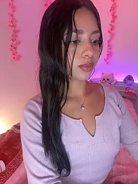 Snapshot of AliceJovovich chatting on December 3, 2024, 5:45 pm AliceJovovich online show from December 3, 2024, 5:45 pm