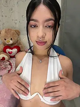 Snapshot of AliceJovovich chatting on January 23, 2025, 10:54 am AliceJovovich online show from January 23, 2025, 10:54 am