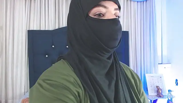 Snapshot of Uzra_hayed chatting on January 15, 2025, 10:46 pm Uzra hayed online show from January 15, 2025, 10:46 pm