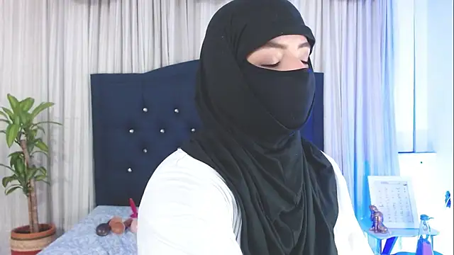 Snapshot of Uzra_hayed chatting on February 4, 2025, 10:34 pm Uzra hayed online show from February 4, 2025, 10:34 pm