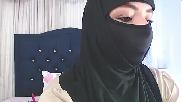 Snapshot of Uzra_hayed chatting on February 19, 2025, 7:38 pm Uzra hayed online show from February 19, 2025, 7:38 pm