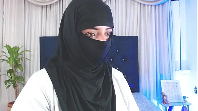 Snapshot of Uzra_hayed chatting on March 5, 2025, 7:38 pm Uzra hayed online show from March 5, 2025, 7:38 pm