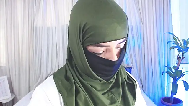 Snapshot of Uzra_hayed chatting on October 1, 2025, 12:33 pm Uzra hayed online show from October 1, 2025, 12:33 pm