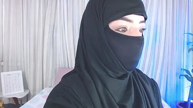 Snapshot of Uzra_hayed chatting on October 4, 2025, 11:30 am Uzra hayed online show from October 4, 2025, 11:30 am