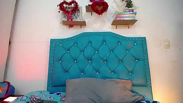 luly pink online show from February 13, 2025, 3:07 am