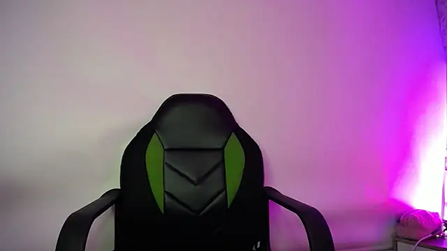 luly pink online show from September 11, 2025, 3:50 am