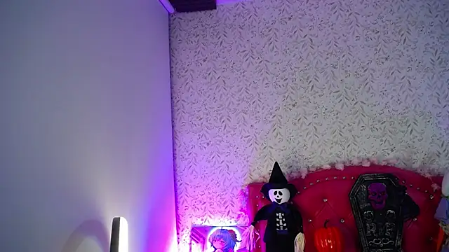 luly pink online show from October 24, 2025, 4:31 am