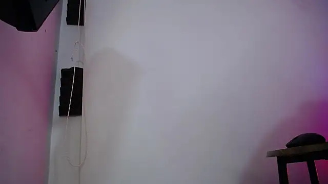 luly pink online show from October 30, 2025, 4:03 am