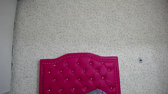 luly pink online show from December 16, 2025, 4:06 am