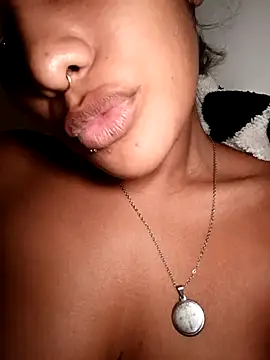 VictoireFeller online show from October 1, 2025, 5:46 am