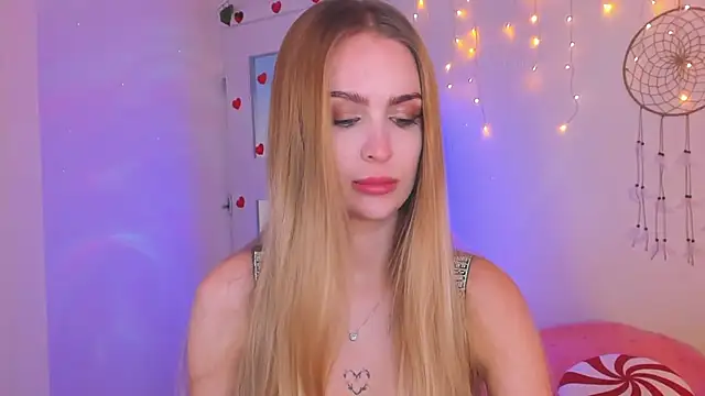 Snapshot of Kamila_icee chatting on February 28, 2025, 8:07 pm Kamila icee online show from February 28, 2025, 8:07 pm
