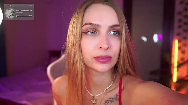 Snapshot of Kamila_icee chatting on October 4, 2025, 6:39 pm Kamila icee online show from October 4, 2025, 6:39 pm