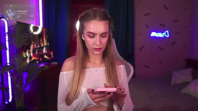 Kamila icee online show from October 25, 2025, 7:19 pm