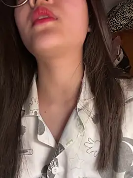 Krixxi22 online show from October 29, 2025, 1:24 pm