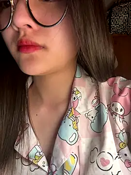 Krixxi22 online show from November 16, 2025, 2:22 pm