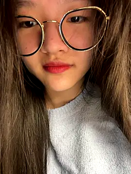 Krixxi22 online show from November 28, 2025, 3:47 pm