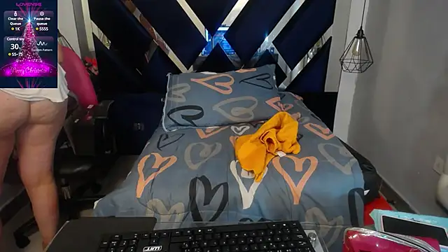 maissa-luvv online show from December 16, 2024, 6:05 pm