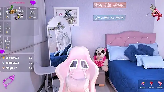 Kenia tompson01 online show from February 21, 2025, 12:49 am