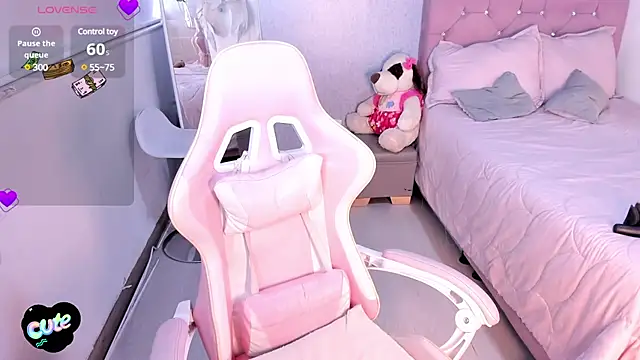 Kenia tompson01 online show from March 21, 2025, 6:40 pm