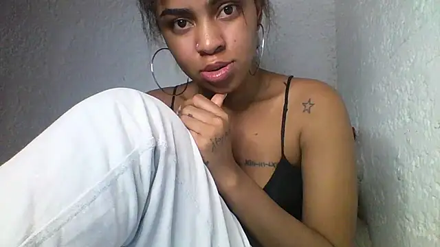 Snapshot of Bellabeltrann chatting on December 31, 2024, 8:37 am Bellabeltrann online show from December 31, 2024, 8:37 am