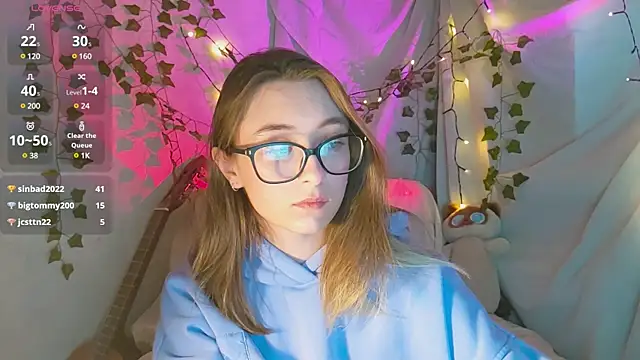 Snapshot of monlight__dana chatting on December 9, 2024, 12:40 pm monlight dana online show from December 9, 2024, 12:40 pm