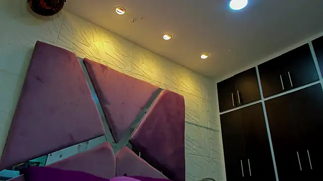 Charlotte Ice1 online show from November 15, 2025, 4:03 pm