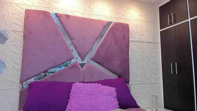 Charlotte Ice1 online show from November 30, 2025, 3:27 pm