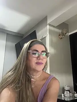 LARIANA RIVERA23 online show from January 23, 2025, 8:04 am