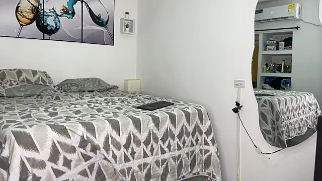 wendy alejo1712 online show from September 24, 2025, 12:36 am