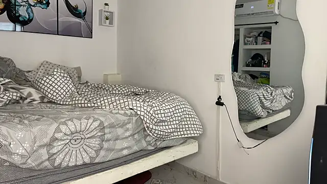 wendy alejo1712 online show from October 28, 2025, 10:56 pm