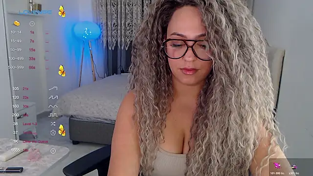 Snapshot of _Just_a_queen_3 chatting on November 1, 2025, 11:34 am Just a queen 3 online show from November 1, 2025, 11:34 am