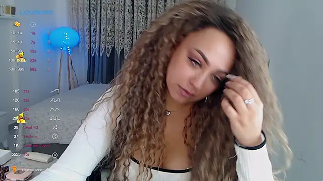 Snapshot of _Just_a_queen_3 chatting on November 15, 2025, 11:07 am Just a queen 3 online show from November 15, 2025, 11:07 am