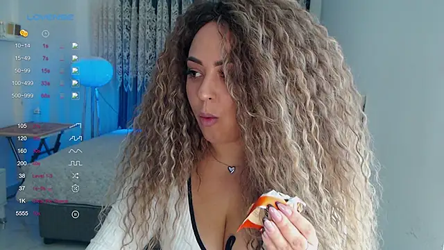 Snapshot of _Just_a_queen_3 chatting on December 2, 2025, 4:57 pm Just a queen 3 online show from December 2, 2025, 4:57 pm