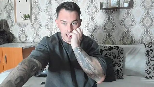 Snapshot of Jonmusclemaster chatting on February 25, 2025, 8:51 pm Jonmusclemaster online show from February 25, 2025, 8:51 pm