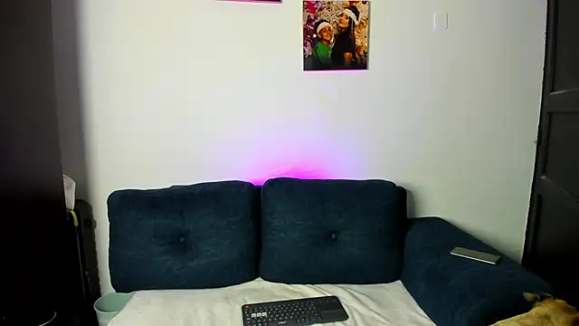 Snapshot of AndreaAndKarina chatting on September 21, 2025, 5:58 pm AndreaAndKarina online show from September 21, 2025, 5:58 pm