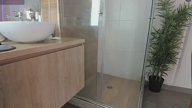 Snapshot of Angelbae- chatting on January 29, 2025, 4:19 pm Angelbae- online show from January 29, 2025, 4:19 pm