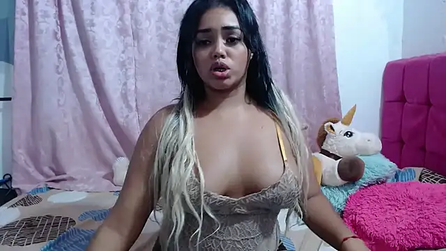 kiara milf  online show from March 21, 2025, 1:24 am