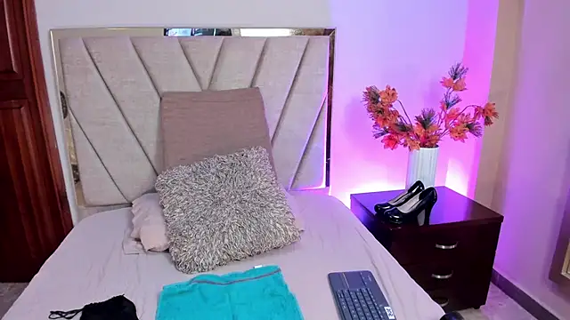 Snapshot of AlissaNix chatting on November 14, 2025, 12:20 am AlissaNix online show from November 14, 2025, 12:20 am