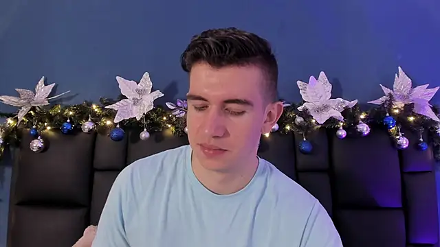 MikaelSlow online show from December 4, 2025, 3:38 am