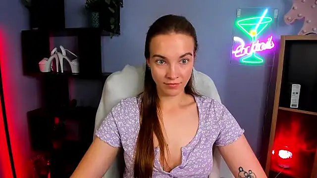 kenzie x online show from September 18, 2025, 6:37 am