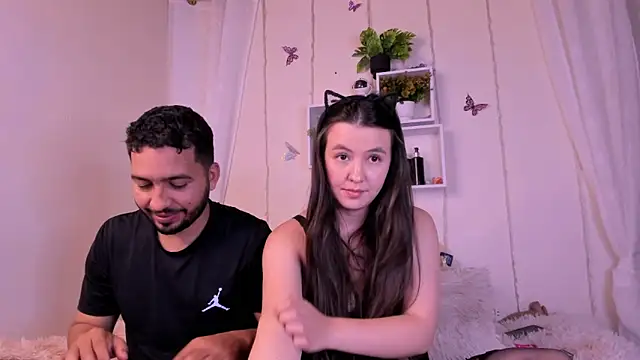 Idara and Edahi01 online show from February 22, 2025, 1:44 am