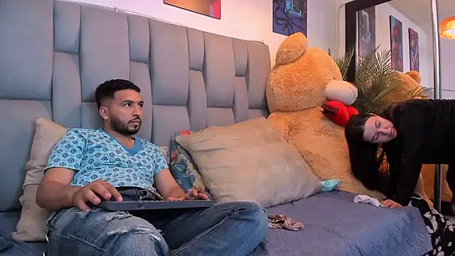 Idara and Edahi01 online show from March 6, 2025, 1:37 am